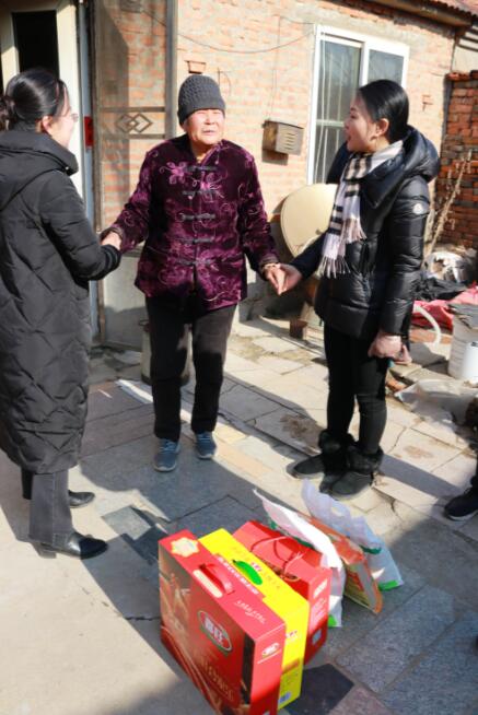 寒冬臘月送溫暖，真情幫扶暖人心 ——德才裝飾走訪慰問膠州市困難群眾(圖4)