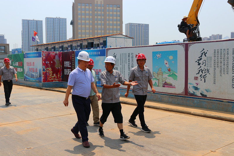 心系基層  情牽一線——中建聯(lián)合開展炎夏送清涼活動(圖2)