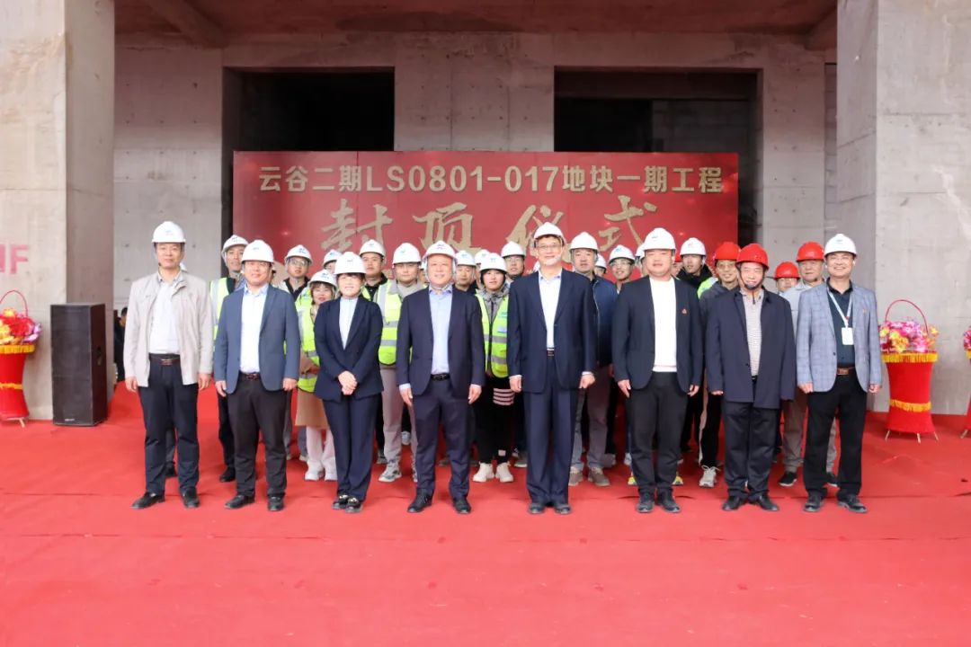 傾心匠筑，未來(lái)可期|德才創(chuàng)新中心辦公樓喜封金頂(圖1)