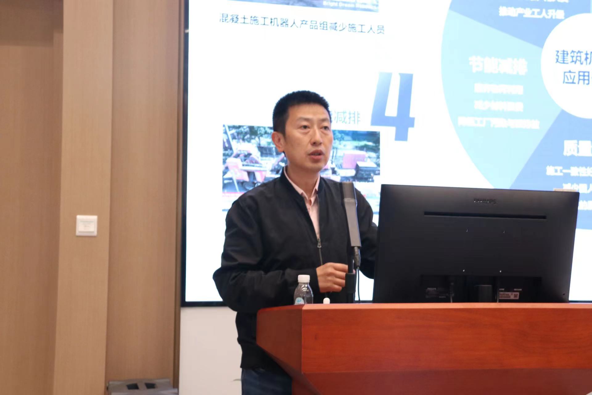 德才集團(tuán)開展2023年度智能建造標(biāo)桿項(xiàng)目培訓(xùn)講座，中建聯(lián)合董事長袁永林參加座談(圖2)