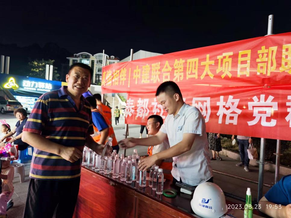 小區(qū)改造煥然一新，納涼晚會精彩上演(圖1)