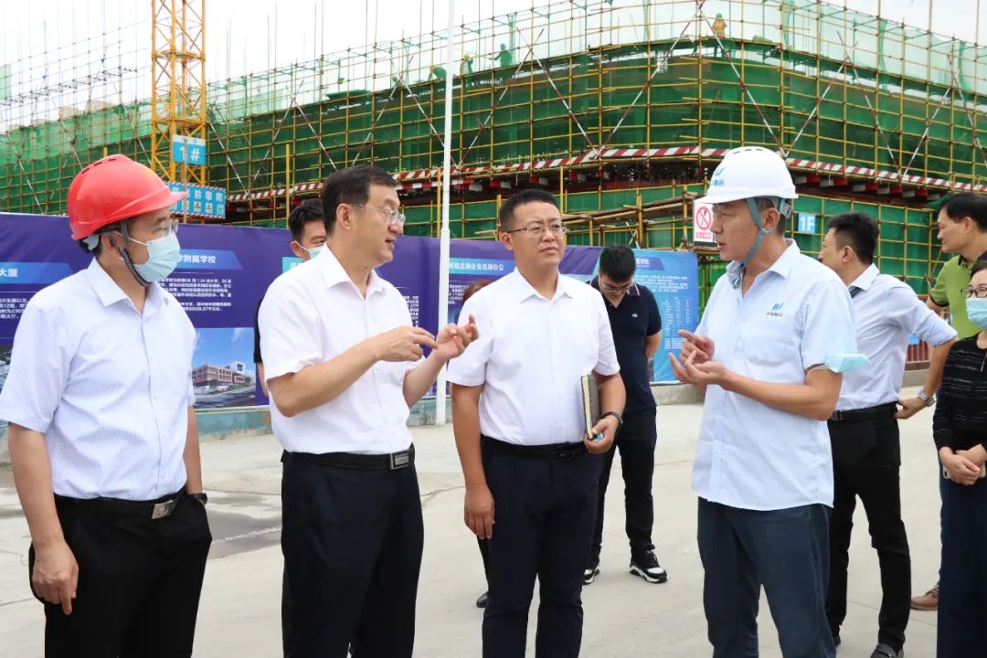 中建聯(lián)合|青島市政協(xié)副主席卞建平蒞臨云谷學校項目督導調研(圖2)